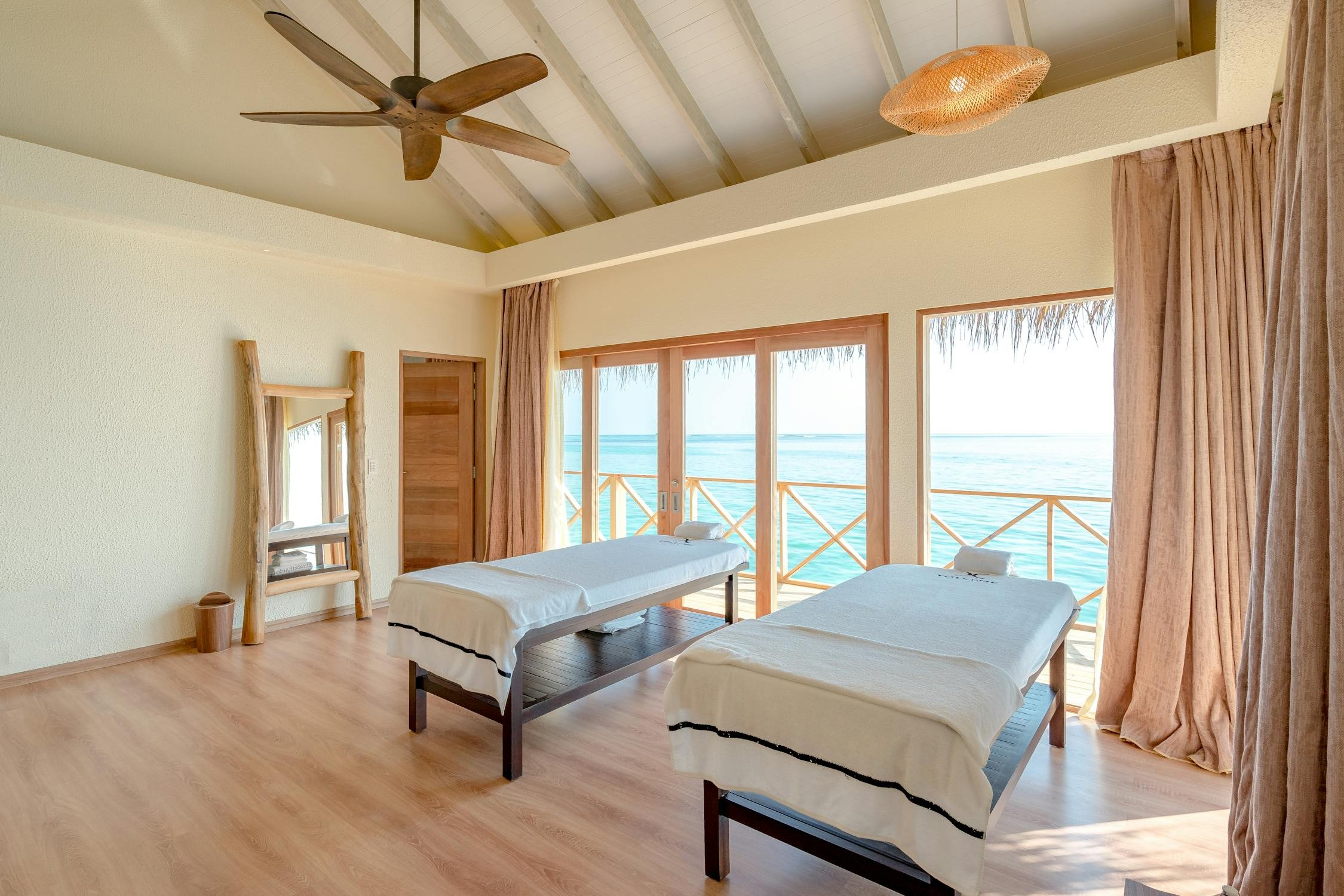 Espace massages dans domaine haut de gamme